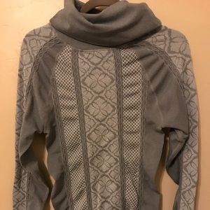 athletic essentials Tops - Athletic essentials, stretchy. Finger loops. athletic essentials Tops - Athletic essentials, stretchy. Finger loops.